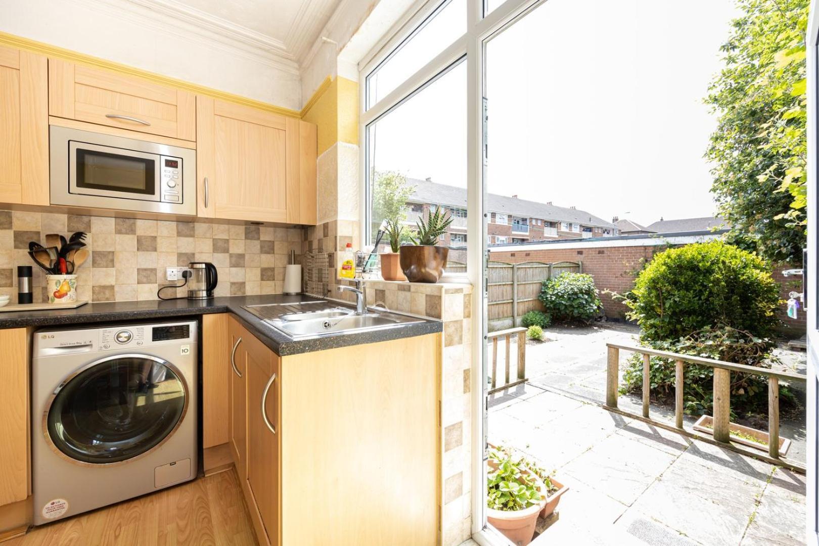 Guestready - Enchanting Life In Gorse Hill Manchester Luaran gambar